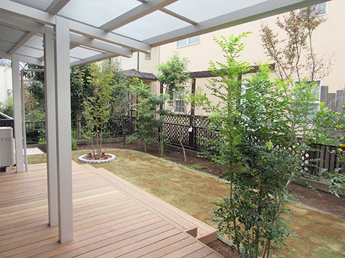 ウッドデッキの日よけ シェード グリーンケア お庭のデザイン リフォーム 横浜 川崎 東京