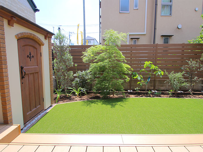 庭 に 植える 木 目隠し