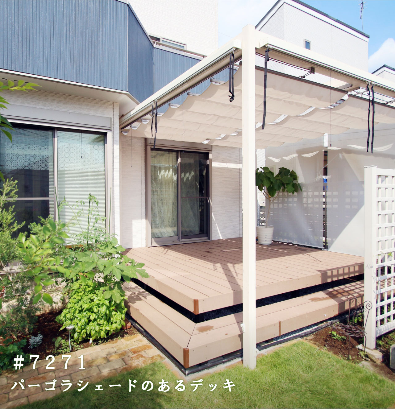 パーゴラシェードのあるデッキ