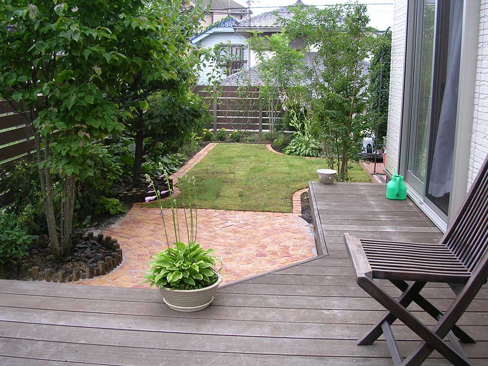 レンガ敷きと芝生でお庭をリフォーム グリーンケア お庭と外構 エクステリアのデザイン リフォーム