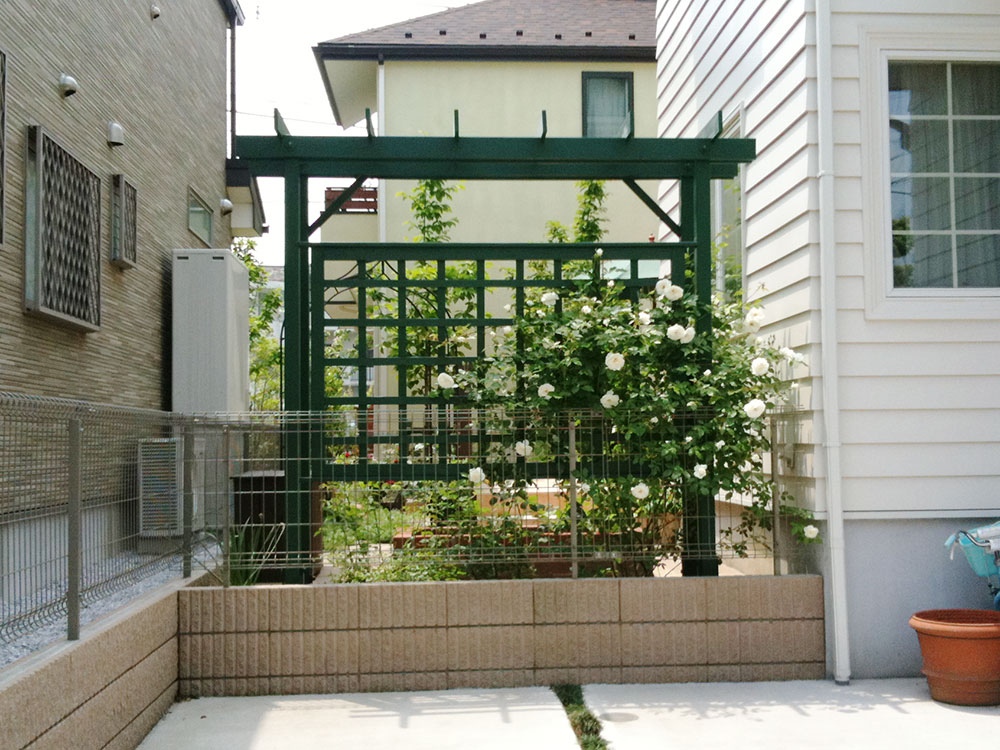 バラのアーチのあるお庭 グリーンケア お庭のデザイン リフォーム 横浜 川崎