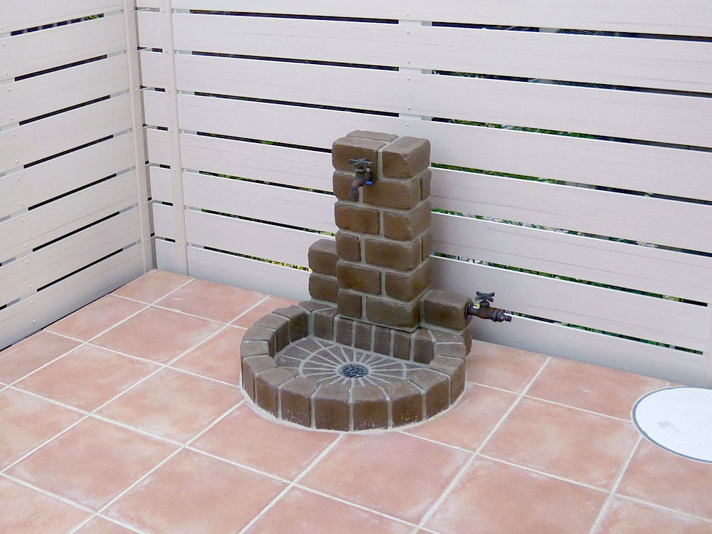 愛犬の遊び場テラスに便利な立水栓 グリーンケア お庭のデザイン リフォーム