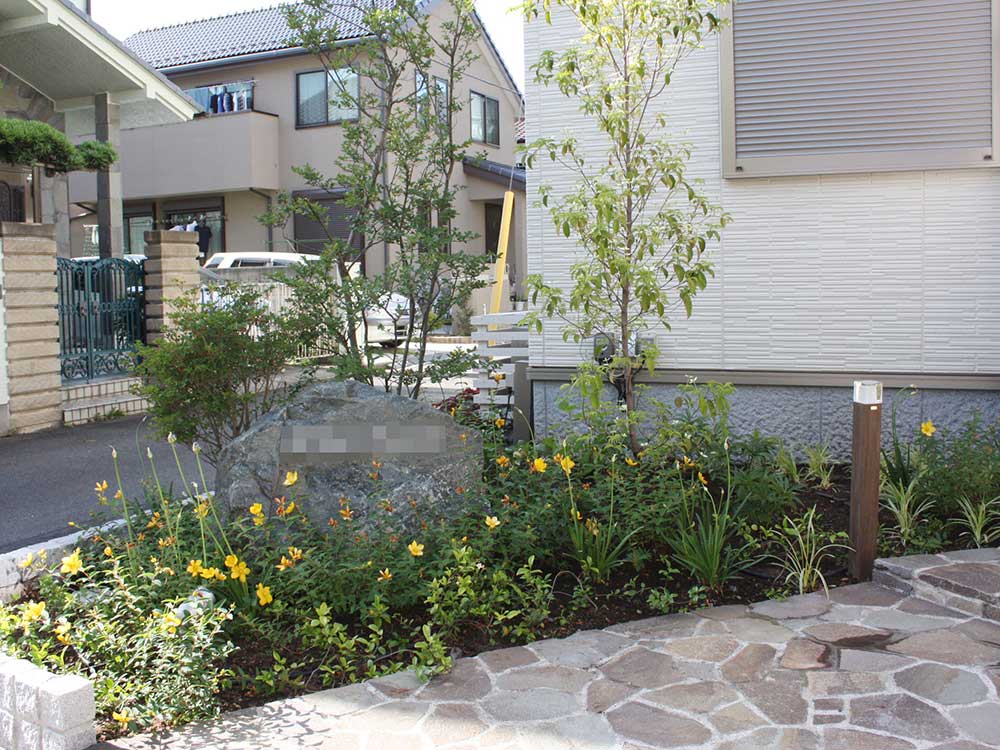緑と季節の花に彩られたマンション外構の植栽プラン 監修 グリーンケア お庭のデザイン リフォーム