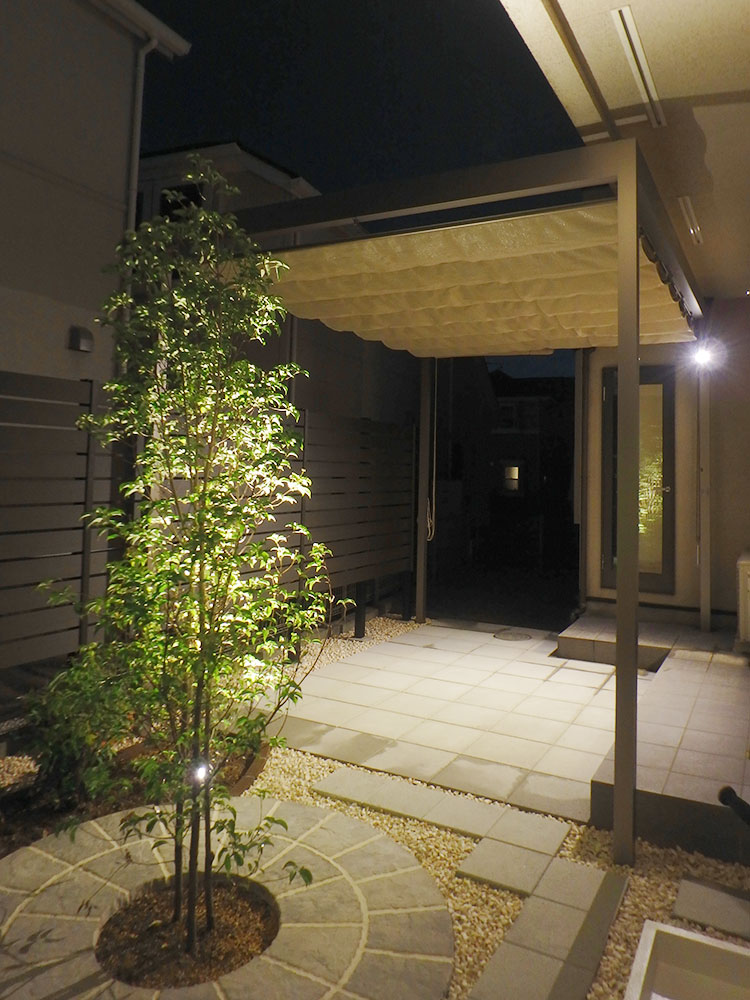 シンボルツリーとテラスのライトアップ グリーンケア お庭のデザイン リフォーム