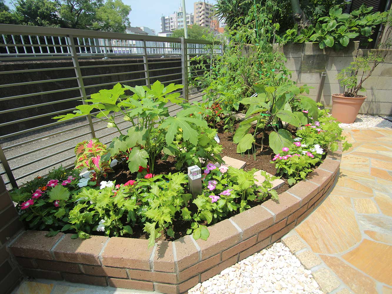 育てる楽しみがふくらむ 菜園花壇のあるお庭 大田区 T様邸 グリーンケア お庭のデザイン リフォーム