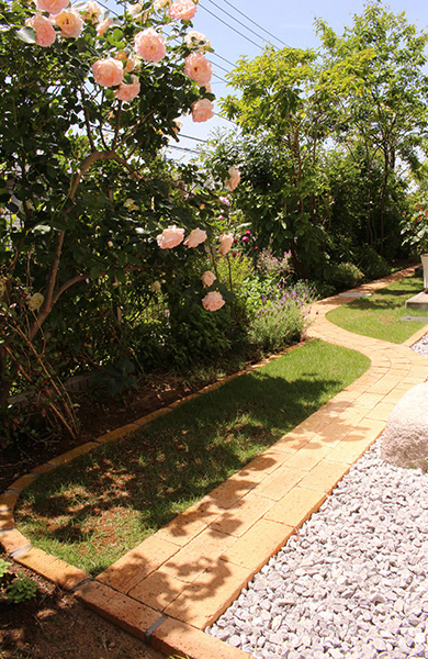 お庭の雑草対策 レンガの小道 テラス グリーンケア お庭のデザイン リフォーム